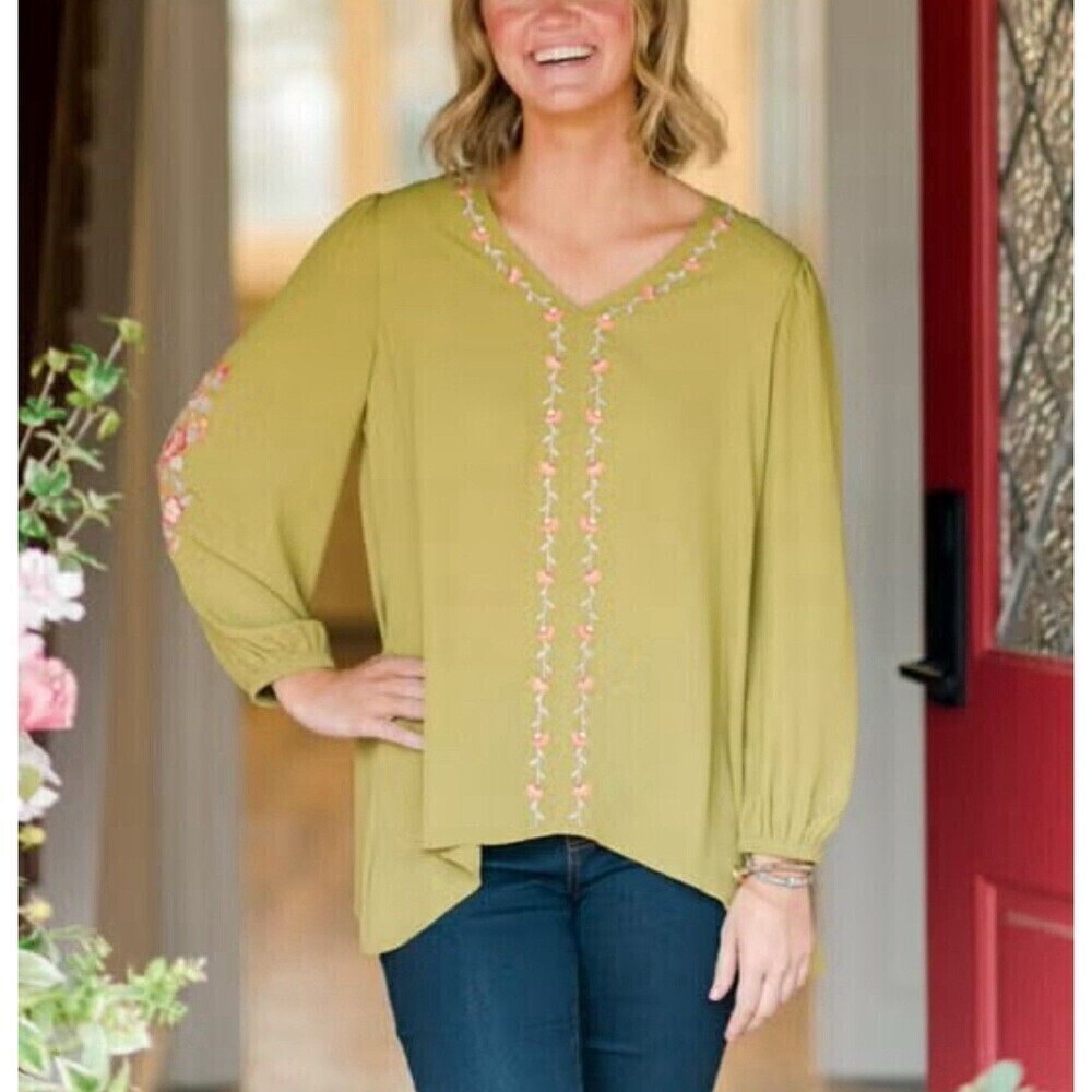 The Pioneer Woman Green Embroidered Sharkbite Top Boho Hippy Casual Moss Medium